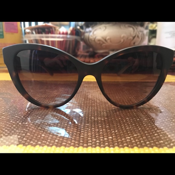 Burberry Cat eye sunglasses - Picture 1 of 4